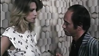 سنہرے بالوں والی ٹری ...